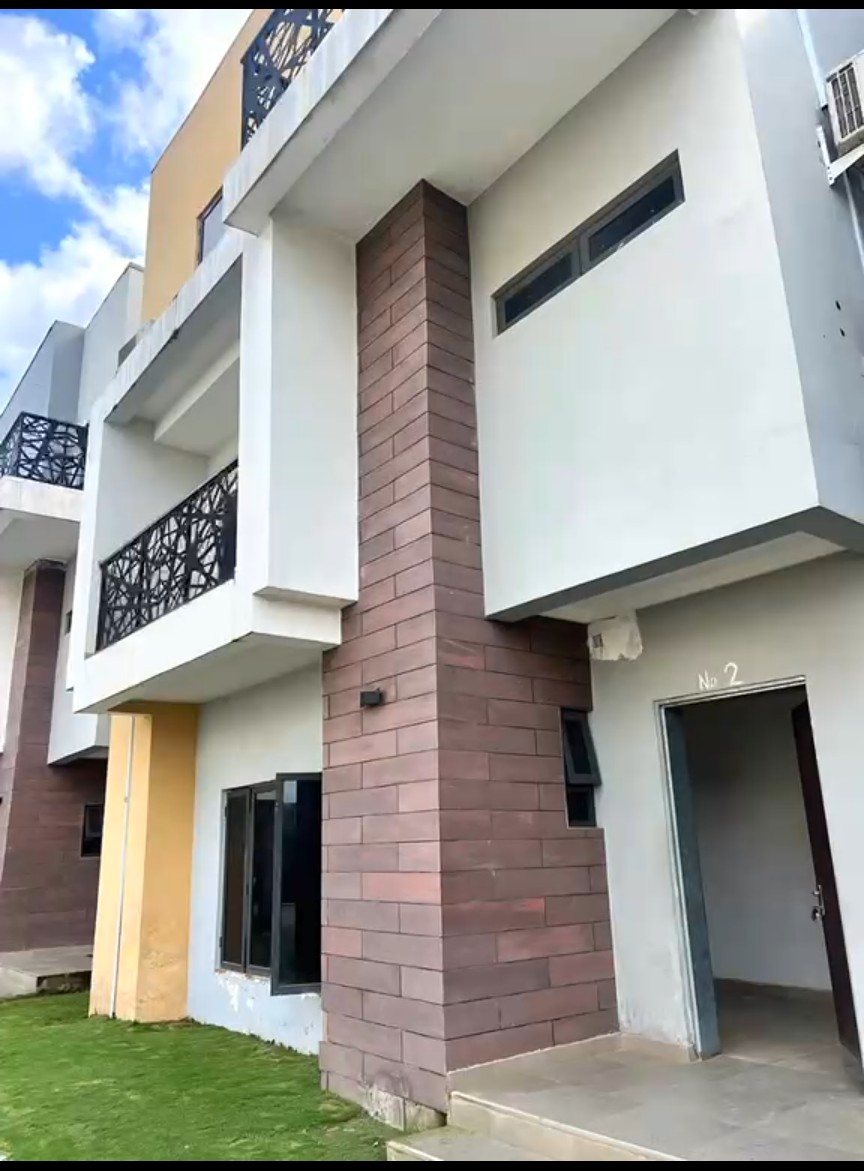 SPACIOUS 4 BEDROOM TERRACE FOR RENT